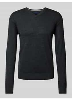 Sweter z dzianiny z dekoltem w serek ze sklepu Peek&Cloppenburg  w kategorii Swetry męskie - zdjęcie 177834638