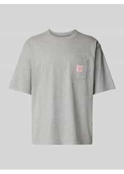 T-shirt z naszywką z logo ze sklepu Peek&Cloppenburg  w kategorii T-shirty męskie - zdjęcie 177844265