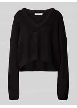 Sweter krótki z dzianiny z prążkowanymi wykończeniami ze sklepu Peek&Cloppenburg  w kategorii Swetry damskie - zdjęcie 177845705