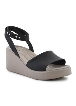 Sandały Crocs Brooklyn Ankle Strap Wedge 209406-07H czarne ze sklepu ButyModne.pl w kategorii Sandały damskie - zdjęcie 177971629