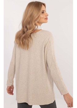 Beżowy sweter z błyszczącą nitką DHJ-BZ-19226.91, Kolor beżowy, Rozmiar uniwersalny, ITALY MODA ze sklepu Primodo w kategorii Swetry damskie - zdjęcie 178011237