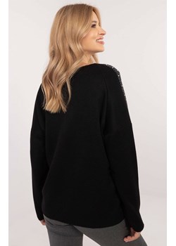 Czarny sweter damski z dżetami DHJ-SW-17690.21, Kolor czarny, Rozmiar uniwersalny, ITALY MODA ze sklepu Primodo w kategorii Swetry damskie - zdjęcie 178011275