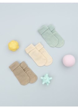 Sinsay - Skarpetki niemowlęce 3 pack - wielobarwny ze sklepu Sinsay w kategorii Skarpetki dziecięce - zdjęcie 178028197