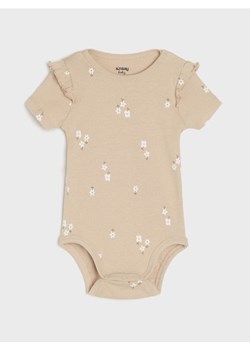 Sinsay - Body z falbanką - beżowy - id: 030CR-80X - marki Sinsay - 178086746 Sinsay - Body z falbanką - beżowy ze sklepu Sinsay w kategorii Odzież dla niemowląt - zdjęcie 178086746