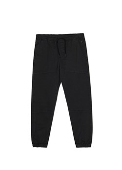 Cropp - Czarne spodnie jogger regular z kieszeniami - czarny ze sklepu Cropp w kategorii Spodnie męskie - zdjęcie 178102656