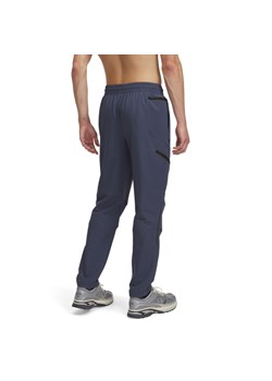 Męskie spodnie treningowe cargo UA Unstoppable Cargo Pant - szare ze sklepu Sportstylestory.com w kategorii Spodnie męskie - zdjęcie 178158327