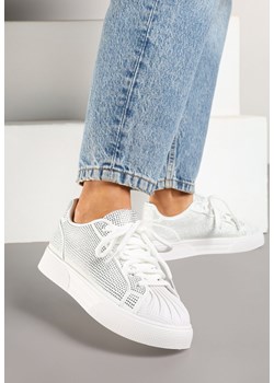 Białe Sneakersy Ozdobione Cyrkoniami i Tłoczonym Noskiem Calreis ze sklepu born2be.pl w kategorii Buty sportowe damskie - zdjęcie 178159338