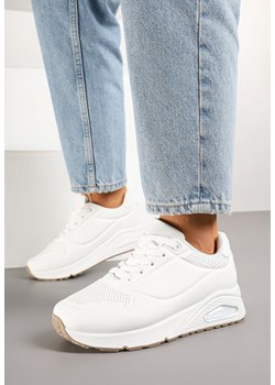 Białe Sneakersy z Perforacją i Tłoczeniem Senalistra ze sklepu born2be.pl w kategorii Buty sportowe damskie - zdjęcie 178165065