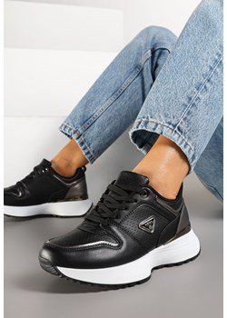 Czarne Sneakersy z Trójkątną Aplikacją i Perforacją Sennevia ze sklepu born2be.pl w kategorii Buty sportowe damskie - zdjęcie 178165107