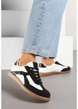 Czarno-Białe Sneakersy w Stylu Kultowych Tenisówek z Ozdobną Klamerką Senaliera ze sklepu born2be.pl w kategorii Buty sportowe damskie - zdjęcie 178166488