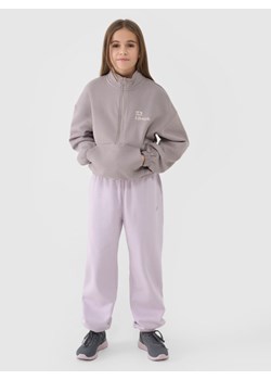 Dziewczęce spodnie dresowe joggery 4F 4FJASAW24TTROF1403 - fioletowe ze sklepu Sportstylestory.com w kategorii Spodnie dziewczęce - zdjęcie 178170408