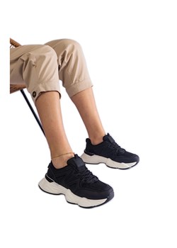 Czarne sportowe sneakersy damskie ze sklepu ButyModne.pl w kategorii Buty sportowe damskie - zdjęcie 178176508