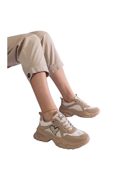 Brązowe sneakersy na platformie z serduszkiem ze sklepu ButyModne.pl w kategorii Buty sportowe damskie - zdjęcie 178178079