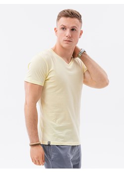 Klasyczna męska koszulka z dekoltem w serek BASIC - jasnożółty V14 S1369 ze sklepu ombre w kategorii T-shirty męskie - zdjęcie 178181359