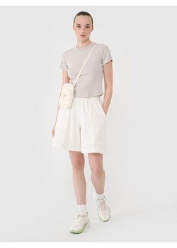 Damski t-shirt basic 4F 4FRSS25TTSHF2696 - beżowy ze sklepu Sportstylestory.com w kategorii Bluzki damskie - zdjęcie 178209605