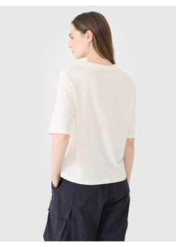 Damski t-shirt oversize z nadrukiem 4F 4FWSS25TTSHF1996 - biały ze sklepu Sportstylestory.com w kategorii Bluzki damskie - zdjęcie 178209706