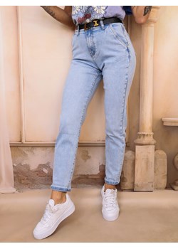 JASNE SPODNIE JEANSOWE MOM FIT+ PASEK ze sklepu olika.com.pl w kategorii Jeansy damskie - zdjęcie 178225298