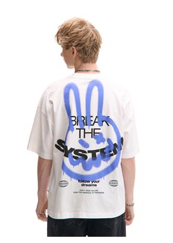 Cropp - Biała koszulka boxy z napisami i grafitti - kremowy ze sklepu Cropp w kategorii T-shirty męskie - zdjęcie 178241479