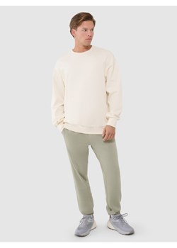 Męska bluza dresowa oversize nierozpinana bez kaptura 4F 4FWSS25TSWSM1536 - beżowa ze sklepu Sportstylestory.com w kategorii Bluzy męskie - zdjęcie 178243685