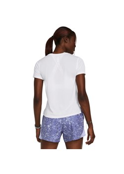 Damska koszulka do biegania Under Armour UA Launch Shortsleeve - biała ze sklepu Sportstylestory.com w kategorii Bluzki damskie - zdjęcie 178253418