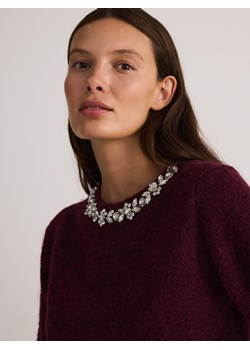 Reserved - Sweter z biżuteryjną aplikacją - bordowy ze sklepu Reserved w kategorii Swetry damskie - zdjęcie 178278578