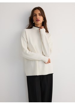 Reserved - Sweter z kontrastową wstawką - kremowy ze sklepu Reserved w kategorii Swetry damskie - zdjęcie 178287209