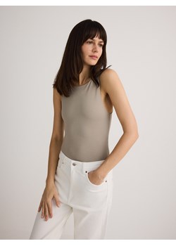 Reserved - Gładkie body slim fit - beżowy ze sklepu Reserved w kategorii Bluzki damskie - zdjęcie 178291925