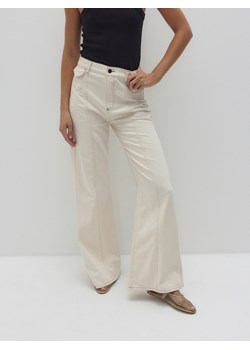 Reserved - Jeansy wide leg - złamana biel ze sklepu Reserved w kategorii Jeansy damskie - zdjęcie 178295396