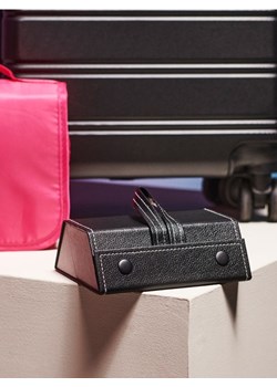 Sinsay - Etui na okulary - czarny ze sklepu Sinsay w kategorii Etui - zdjęcie 178332859