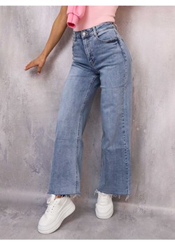 SPODNIE JEANSOWE Z SZEROKIMI NOGAWKAMI- JASNY JEANS ze sklepu olika.com.pl w kategorii Jeansy damskie - zdjęcie 178343999