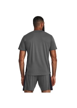 Męska koszulka treningowa Under Armour UA M\'s Challenger Train Ss - szara ze sklepu Sportstylestory.com w kategorii T-shirty męskie - zdjęcie 178345797