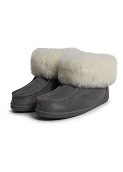 Kaiser Naturfellprodukte Kapcie wełniane "Oslo" w kolorze szarym ze sklepu Limango Polska w kategorii Kapcie damskie - zdjęcie 178347927