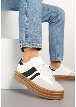 Białe Sneakersy z Odpinaną Zawieszką z Pereł na Niskiej Platformie Anobe ze sklepu born2be.pl w kategorii Buty sportowe damskie - zdjęcie 178412467