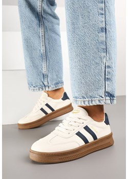 Beżowo-Granatowe Sneakersy w Stylu Tenisówek z Paskami na Boku Saliena ze sklepu born2be.pl w kategorii Buty sportowe damskie - zdjęcie 178414785