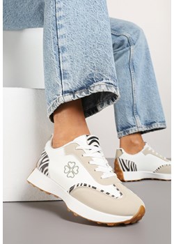 Beżowo-Białe Sneakersy Zdobione Haftem i Zeberkowymi Wstawkami Alinalla ze sklepu born2be.pl w kategorii Buty sportowe damskie - zdjęcie 178415259