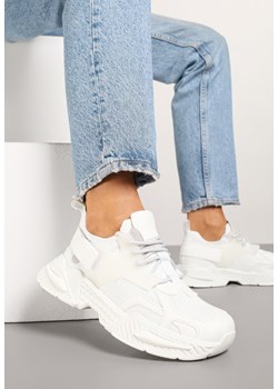 Białe Sneakersy Streetwearowe na Podeszwie z Tłoczeniami i Rzepem Zilanne ze sklepu born2be.pl w kategorii Buty sportowe damskie - zdjęcie 178417395