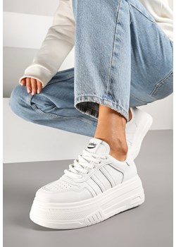 Białe Sneakersy na Platformie Ozdobione Paskami i Perforacją Fonadel ze sklepu renee.pl w kategorii Buty sportowe damskie - zdjęcie 178487078