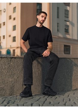 Sinsay - Wiązane sneakersy w klasycznej czerni - czarny - id: 132EH-99X - marki Sinsay - 178502608 Sinsay - Wiązane sneakersy w klasycznej czerni - czarny ze sklepu Sinsay w kategorii Buty sportowe męskie - zdjęcie 178502608