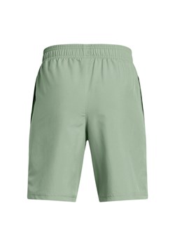 Chłopięce spodenki treningowe Under Armour UA Tech Woven Wordmark Short - zielone ze sklepu Sportstylestory.com w kategorii Spodenki chłopięce - zdjęcie 178555877