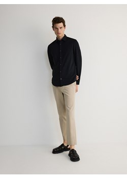 Reserved - Gładka koszula slim fit - czarny ze sklepu Reserved w kategorii Koszule męskie - zdjęcie 178559487