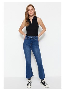 trendyol Dżinsy - Flare fit - w kolorze niebieskim ze sklepu Limango Polska w kategorii Jeansy damskie - zdjęcie 178564767