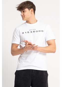 Biały t-shirt z kontrastowym nadrukiem z przodu, kolor - biały, rozmiar - 152 ze sklepu REPORTER w kategorii T-shirty chłopięce - zdjęcie 178566858