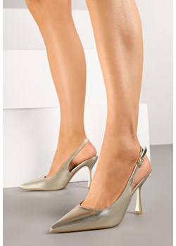 Złote Szpilki Slingback z Noskiem w Szpic i Zapięciem na Klamerkę Nusalenna ze sklepu born2be.pl w kategorii Czółenka - zdjęcie 178571535