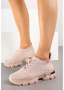 Różowe Buty Sportowe Sneakersy Siateczkowe na Podeszwie z Tłoczeniami i Aplikacją Istewia ze sklepu born2be.pl w kategorii Buty sportowe damskie - zdjęcie 178571607