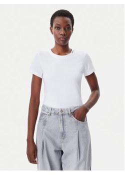 Calvin Klein Jeans T-Shirt Logo J20J225540 Biały Regular Fit - id: 0000304655364 - marki Calvin Klein - 178581618 Calvin Klein Jeans T-Shirt Logo J20J225540 Biały Regular Fit ze sklepu MODIVO w kategorii Bluzki damskie - zdjęcie 178581618