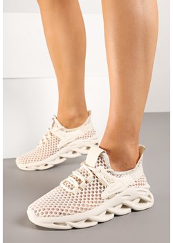 Beżowe Siateczkowe Buty Sportowe Sneakersy na Grubej Tłoczonej Podeszwie Telarienna ze sklepu born2be.pl w kategorii Buty sportowe damskie - zdjęcie 178582946