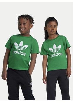 adidas T-Shirt adicolor Trefoil IY4013 Zielony Regular Fit ze sklepu MODIVO w kategorii T-shirty chłopięce - zdjęcie 178586997