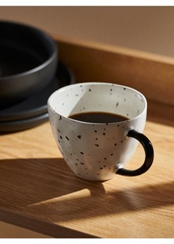 Sinsay - Ceramiczny kubek z nakrapianym wzorem - biały ze sklepu Sinsay w kategorii Kubki - zdjęcie 178598856