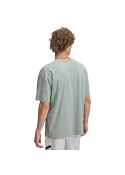 Męski t-shirt z nadrukiem Under Armour UA M Hw Os Logo Wash Ss -  zielony ze sklepu Sportstylestory.com w kategorii T-shirty męskie - zdjęcie 178599058