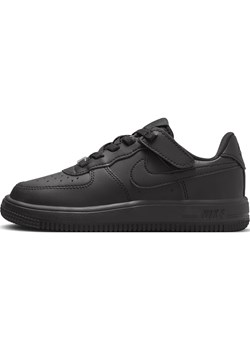 Buty dla małych dzieci Nike Force 1 Low EasyOn - Czerń ze sklepu Nike poland w kategorii Buty sportowe dziecięce - zdjęcie 178602316
